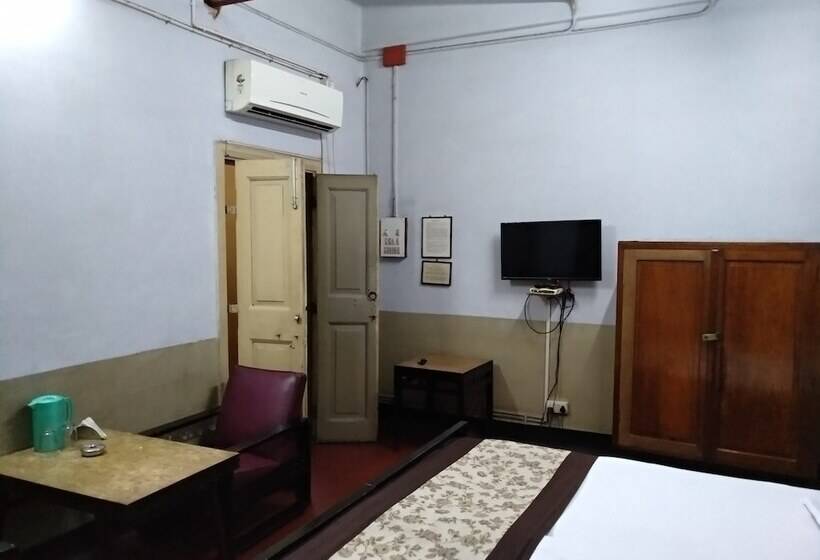 スタンダードルーム, Broadway