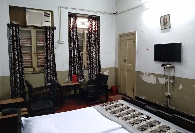 スタンダードルーム, Broadway