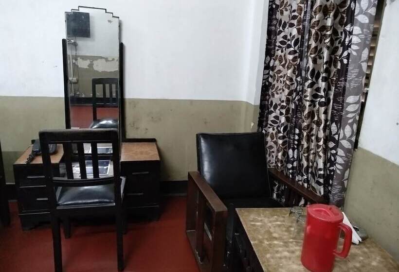 スタンダードルーム, Broadway