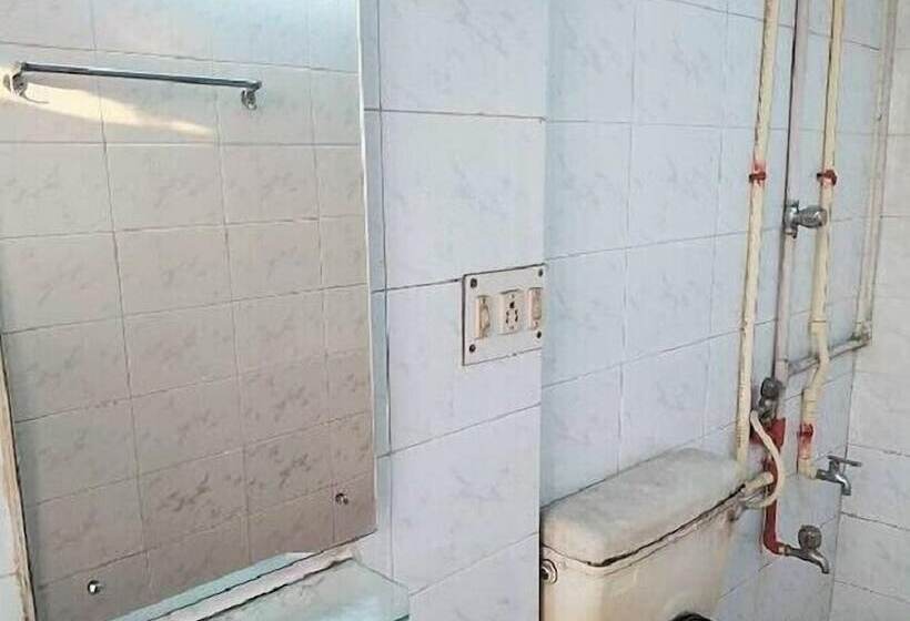 スタンダードルーム, Broadway