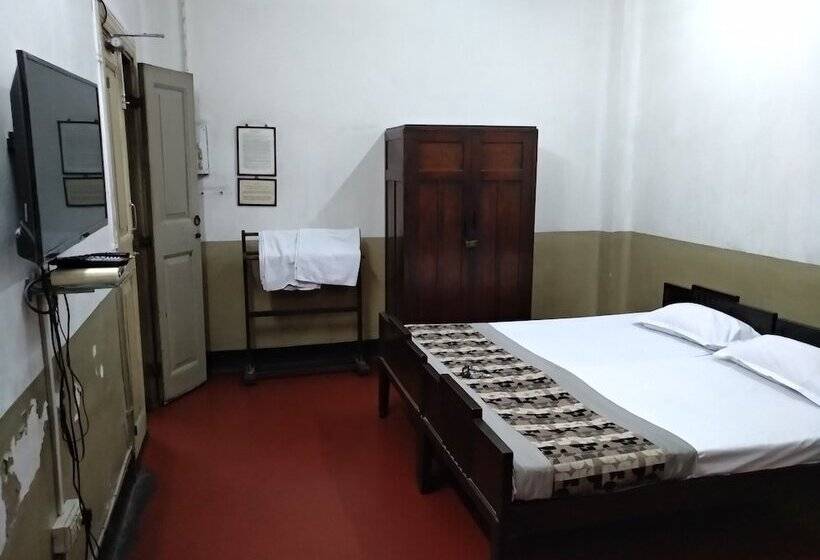 スタンダードルーム, Broadway