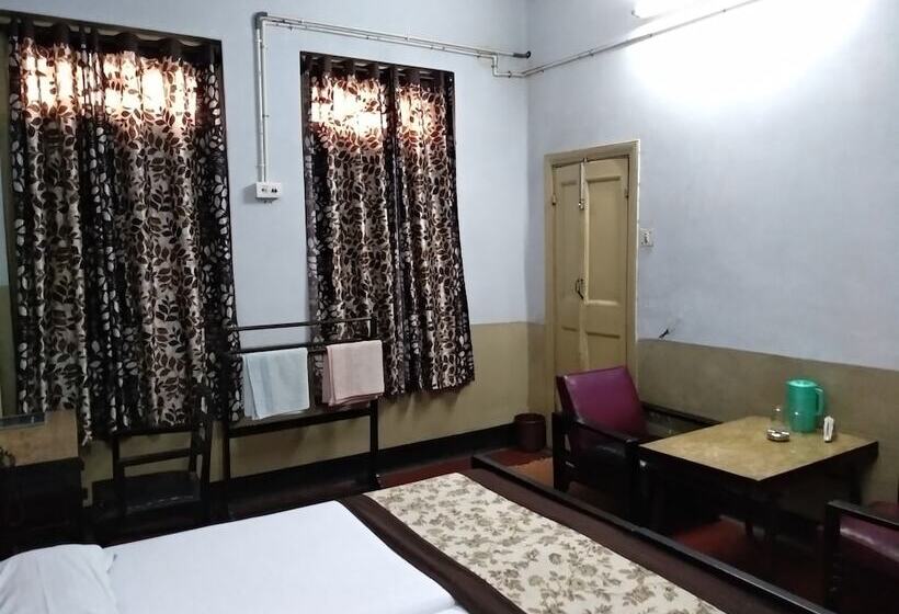 スタンダードルーム, Broadway