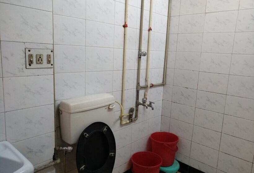 スタンダードルーム, Broadway