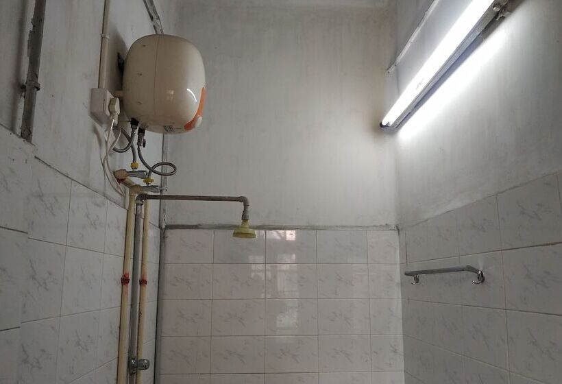 スタンダードルーム, Broadway