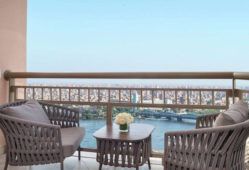 سوئیت پریمیوم, Conrad Cairo