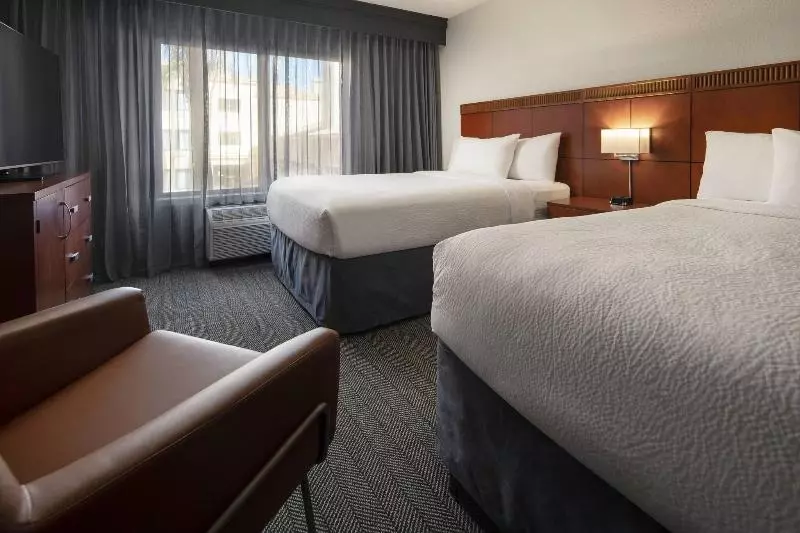 スイート, Courtyard By Marriott Palm Springs