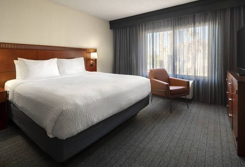Suite, Courtyard By Marriott Palm Springs