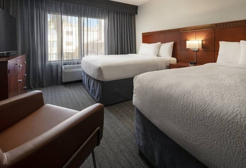Suite, Courtyard By Marriott Palm Springs