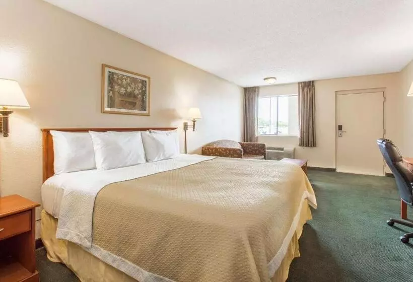 Standard-huone King-vuode, Days Inn By Wyndham Mesa East