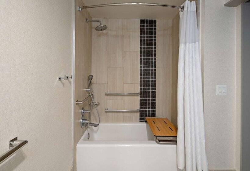 Люкс Адаптированный для Инвалидов, Embassy Suites By Hilton Monterey Bay Seaside