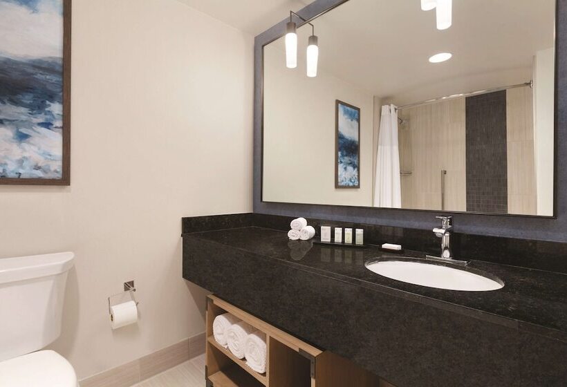 جناح لذوى الاحتياجات الخاصة, Embassy Suites By Hilton Monterey Bay Seaside