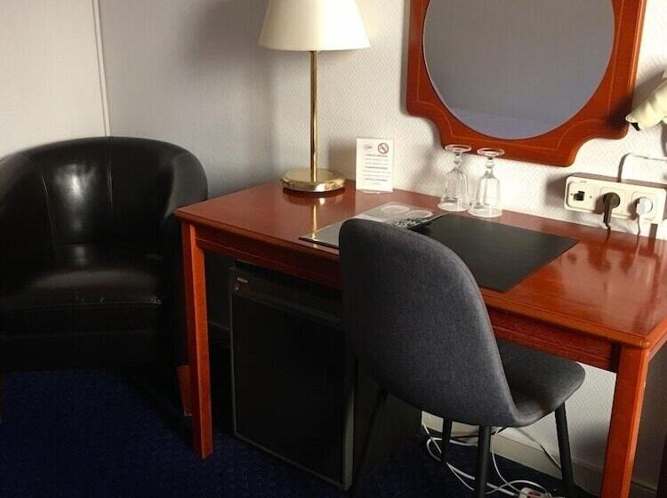 غرفة قياسية فردية, L Drott