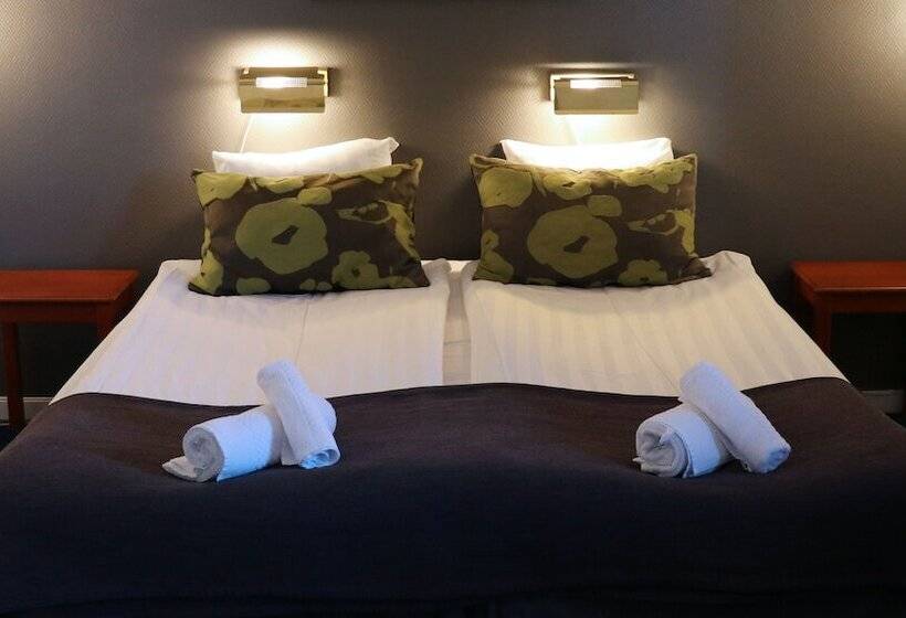 غرفة عائلية, L Drott