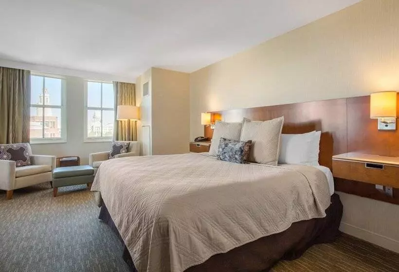 اتاق لوکس, Omni Providence
