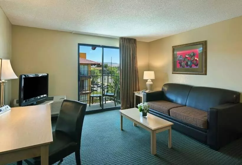 Suite Queen Bed, Oxford Suites Lancaster