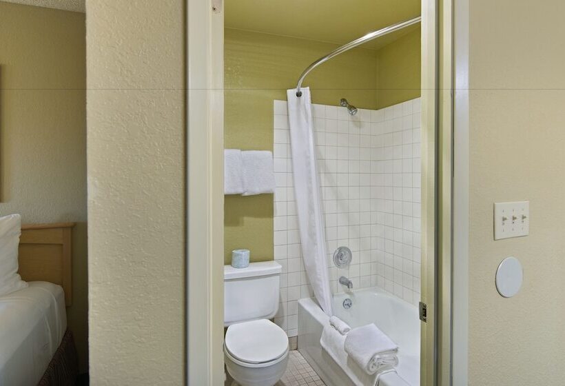 جناح سرير ملكى, Oxford Suites Lancaster