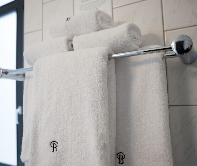 اتاق استاندارد سه نفره, St. Barbara