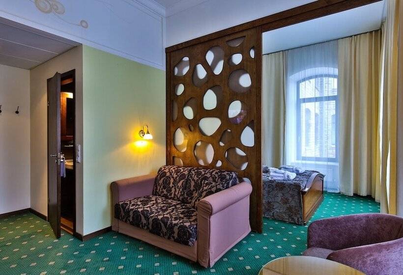 سوییت جونیور, St. Barbara