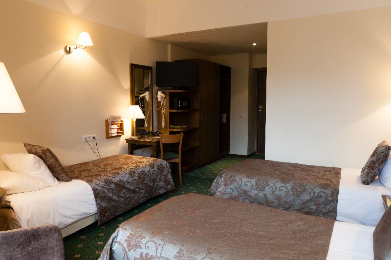 اتاق استاندارد سه نفره, St. Barbara