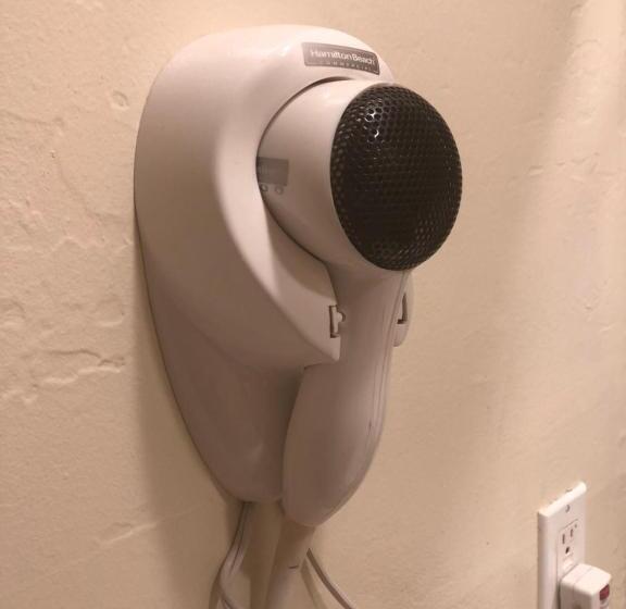 Семейный Номер, Westerner Motel