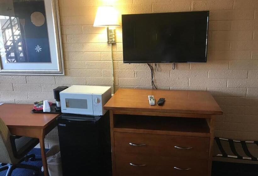 Семейный Номер, Westerner Motel