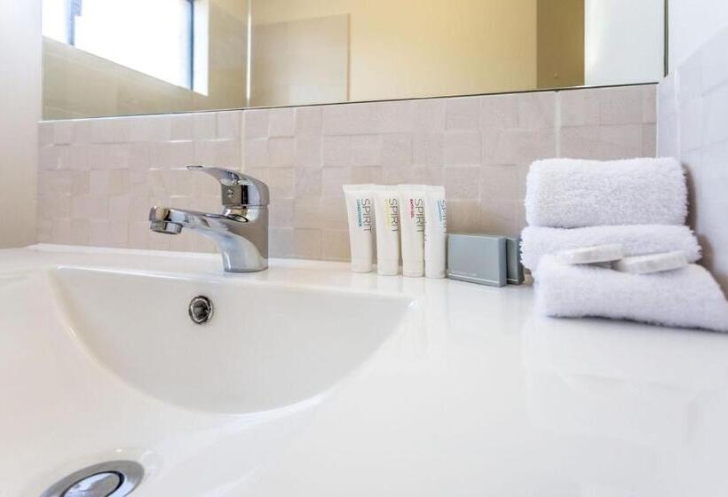 带大床的豪华间, Country Comfort Perth