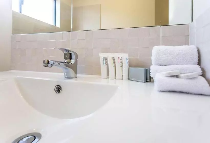 اتاق لوکس با تخت بزرگ, Country Comfort Perth