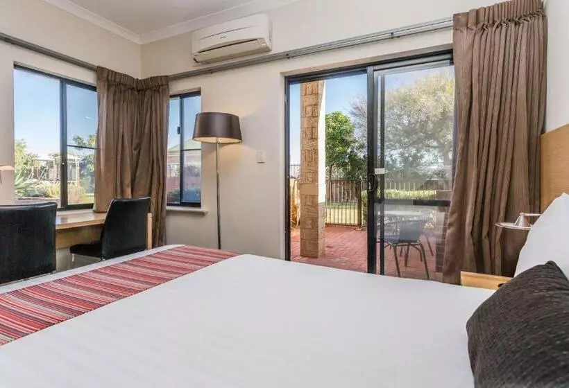 اتاق لوکس سه تخته, Country Comfort Perth
