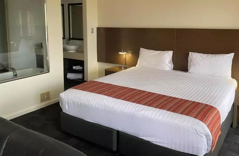 سوییت, Country Comfort Perth