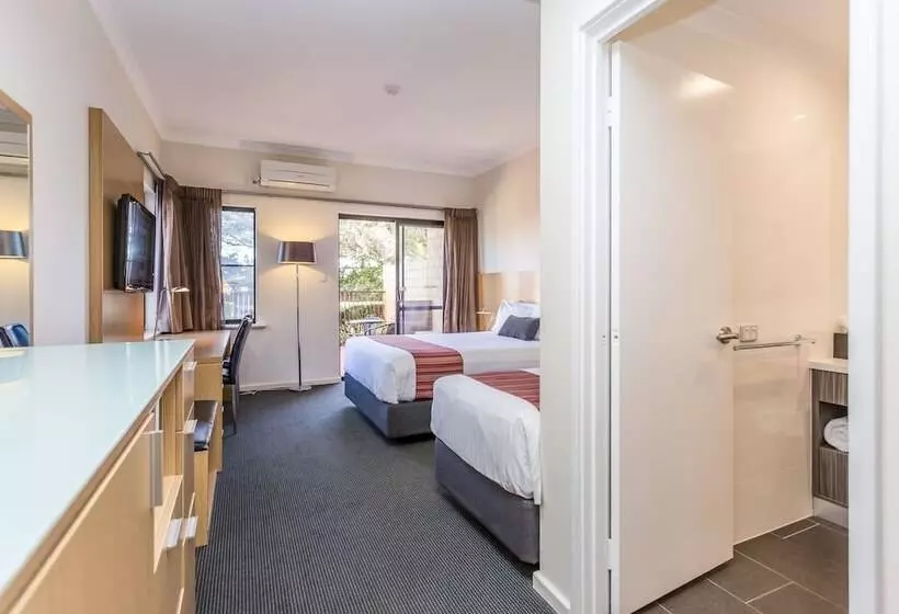 اتاق لوکس سه تخته, Country Comfort Perth