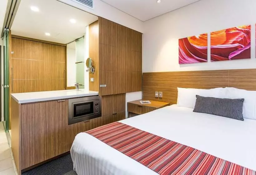 اتاق اجرایی, Country Comfort Perth