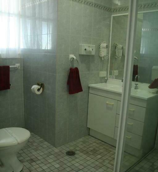 חדר משפתחתי סופריור, Colonial Court Motor Inn