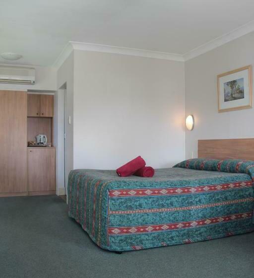 חדר דלוקס, Colonial Court Motor Inn