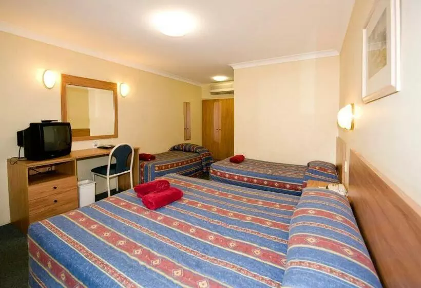 Perhehuone, Colonial Court Motor Inn