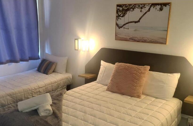 חדר סטנדרט עם מרפסת, Golden Sands Motor Inn