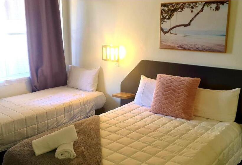 חדר סטנדרט עם מרפסת, Golden Sands Motor Inn