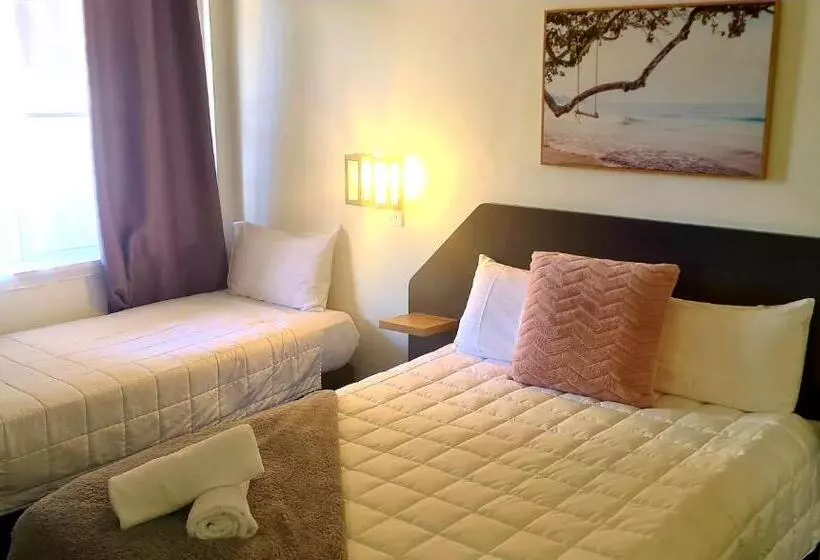 バルコニー付きスタンダードルーム, Golden Sands Motor Inn