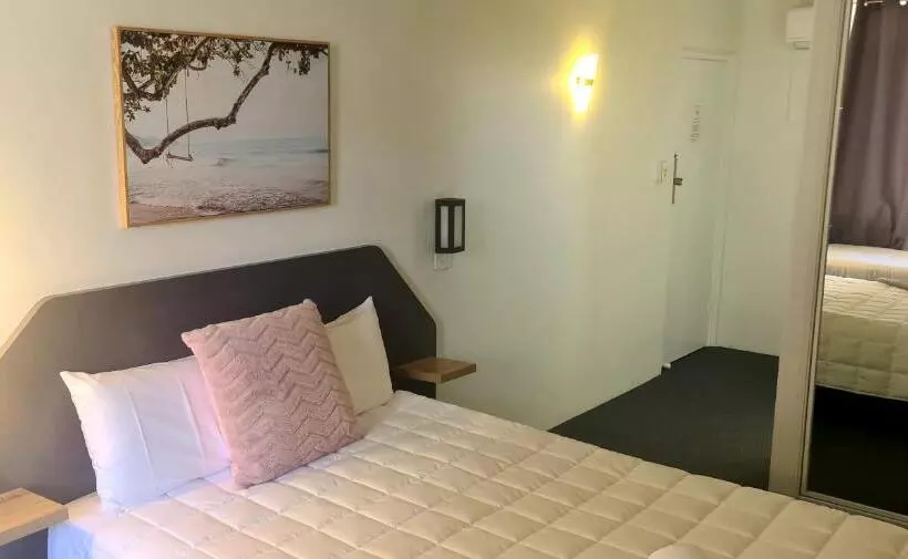 バルコニー付きスタンダードルーム, Golden Sands Motor Inn
