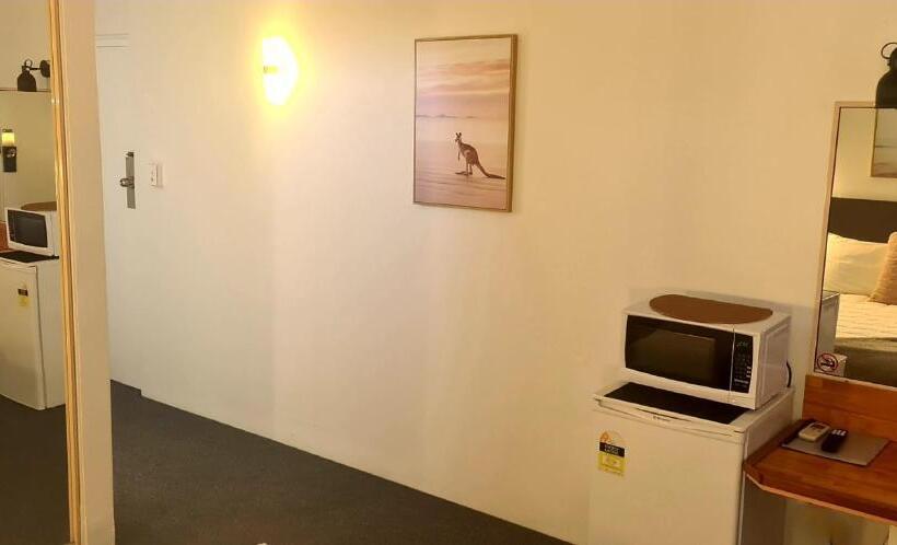 חדר סטנדרט עם מרפסת, Golden Sands Motor Inn