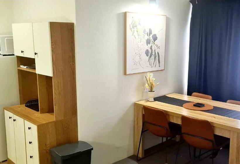 סוויטה משפחתית, Golden Sands Motor Inn