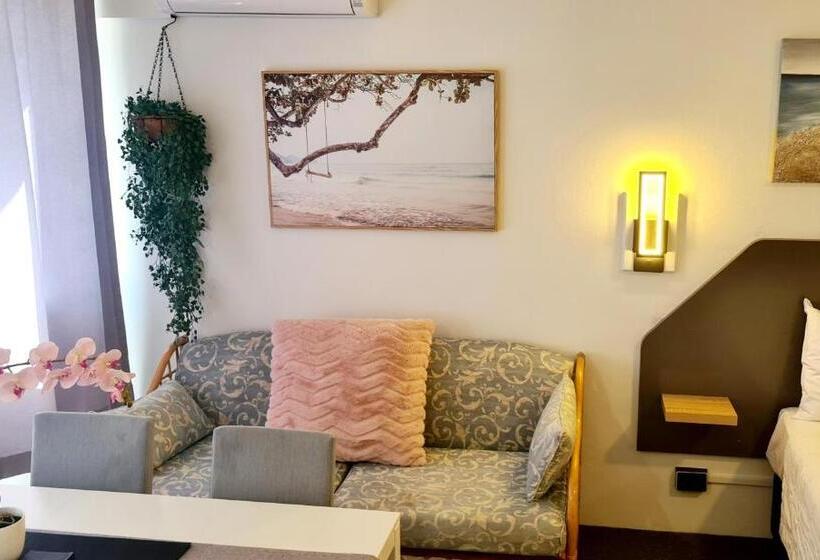 חדר דלוקס, Golden Sands Motor Inn