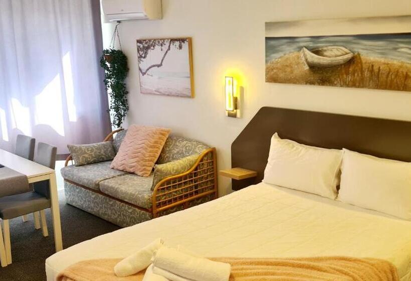 חדר דלוקס, Golden Sands Motor Inn