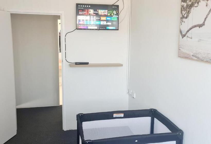 חדר משפחתי, Golden Sands Motor Inn