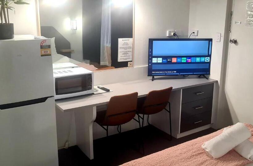 חדר משפחתי, Golden Sands Motor Inn