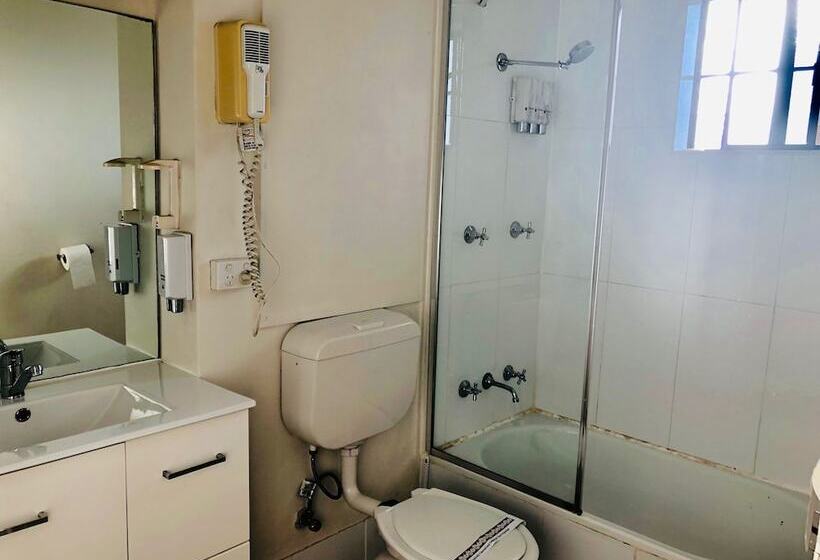 חדר משפחתי, Campbelltown Colonial Motor Inn