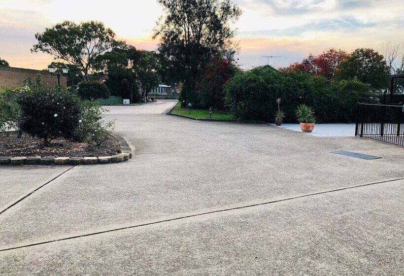 חדר משפחתי, Campbelltown Colonial Motor Inn