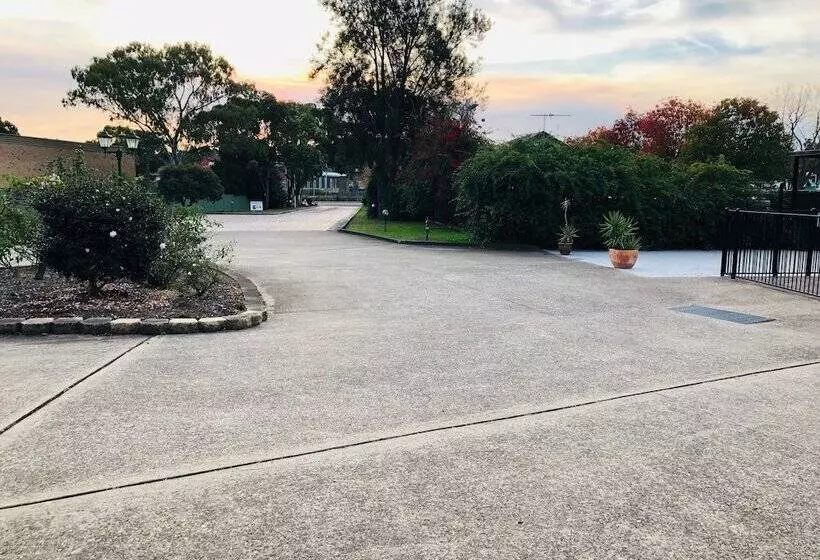 ファミリールーム, Campbelltown Colonial Motor Inn