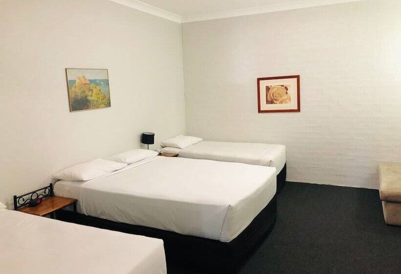 חדר משפחתי, Campbelltown Colonial Motor Inn