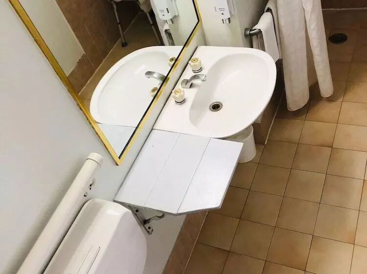 スタンダードルーム, Campbelltown Colonial Motor Inn