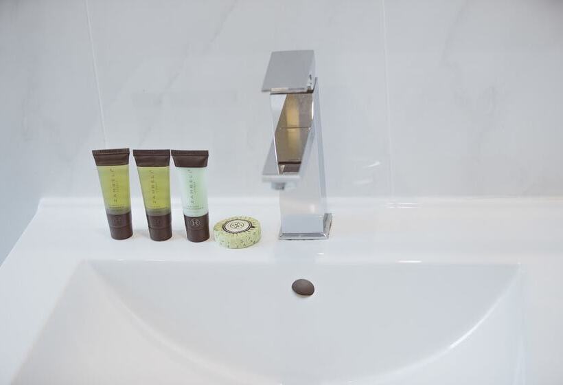 اتاق لوکس با وان آب گرم, Gardenlodge Sydney